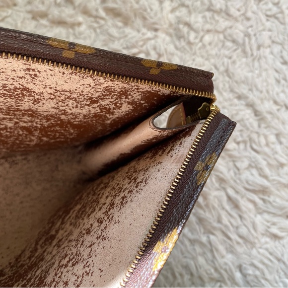 Louis Vuitton | Poche Toilette NM - Picture 9 of 11
